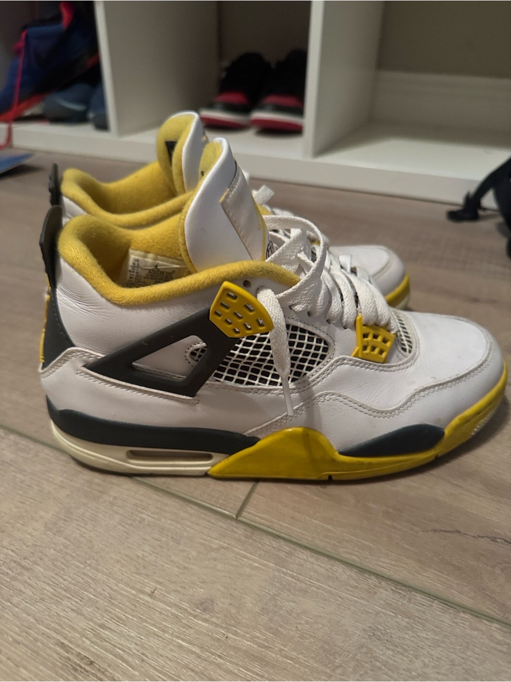Jordan 4s White and Yellow - Picture 4 of 6